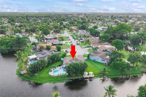 Villa ou maison à vendre à Margate, Floride: 2 chambres, 165.83 m2 № 2430277 - photo 3