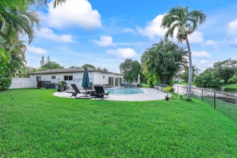 Villa ou maison à vendre à Margate, Floride: 2 chambres, 165.83 m2 № 2430277 - photo 28