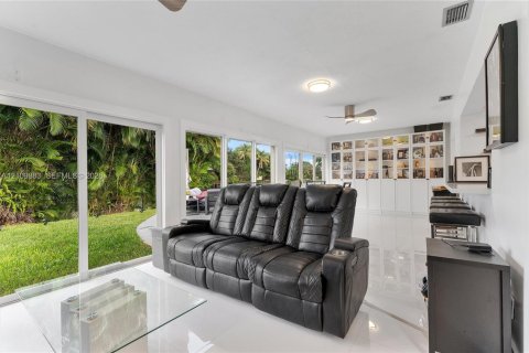 Villa ou maison à vendre à Margate, Floride: 2 chambres, 165.83 m2 № 2430277 - photo 16