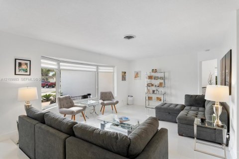 Villa ou maison à vendre à Margate, Floride: 2 chambres, 165.83 m2 № 2430277 - photo 7