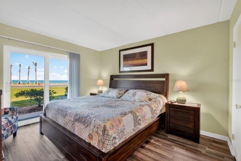 Condo in Ormond Beach, Florida, 2 bedrooms  № 2219959 - photo 12