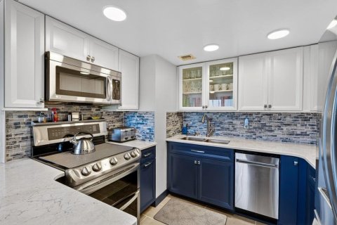 Condo in Ormond Beach, Florida, 2 bedrooms  № 2219959 - photo 9