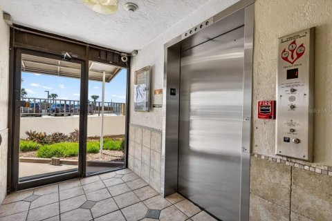 Condo in Ormond Beach, Florida, 2 bedrooms  № 2219959 - photo 29