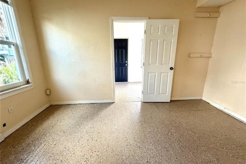 House in Winter Haven, Florida 6 bedrooms, 195.28 sq.m. № 2231334 - photo 16