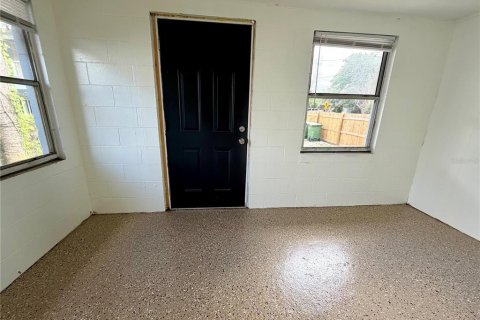 House in Winter Haven, Florida 6 bedrooms, 195.28 sq.m. № 2231334 - photo 17