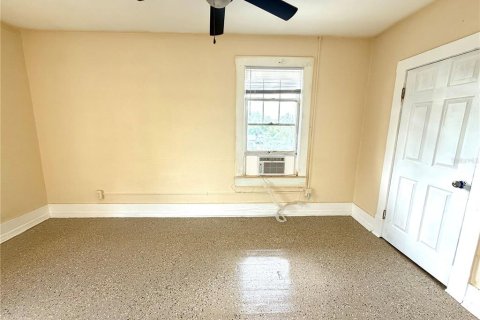 House in Winter Haven, Florida 6 bedrooms, 195.28 sq.m. № 2231334 - photo 25