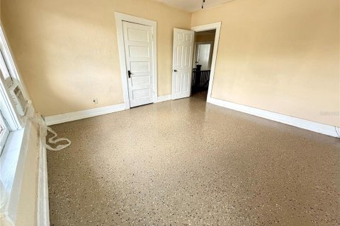 House in Winter Haven, Florida 6 bedrooms, 195.28 sq.m. № 2231334 - photo 30