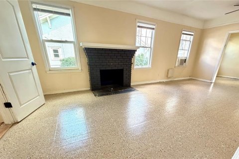 House in Winter Haven, Florida 6 bedrooms, 195.28 sq.m. № 2231334 - photo 12