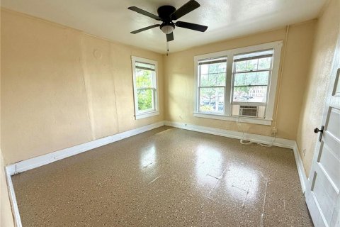 House in Winter Haven, Florida 6 bedrooms, 195.28 sq.m. № 2231334 - photo 29