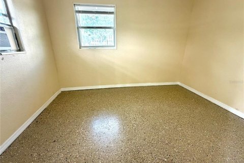 House in Winter Haven, Florida 6 bedrooms, 195.28 sq.m. № 2231334 - photo 11