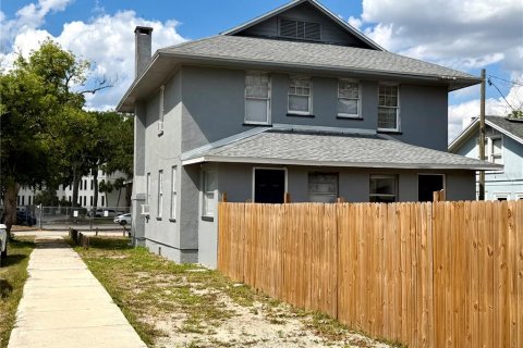 House in Winter Haven, Florida 6 bedrooms, 195.28 sq.m. № 2231334 - photo 6