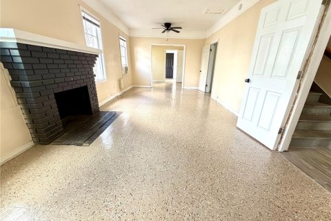 House in Winter Haven, Florida 6 bedrooms, 195.28 sq.m. № 2231334 - photo 15