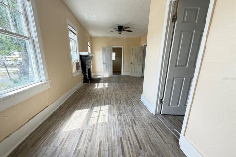 House in Winter Haven, Florida 6 bedrooms, 195.28 sq.m. № 2231334 - photo 23