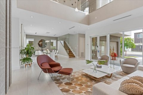 Villa ou maison à vendre à Doral, Floride: 5 chambres, 342.81 m2 № 1969189 - photo 11