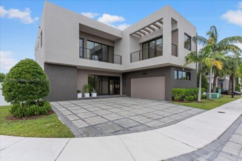 Villa ou maison à vendre à Doral, Floride: 5 chambres, 342.81 m2 № 1969189 - photo 2
