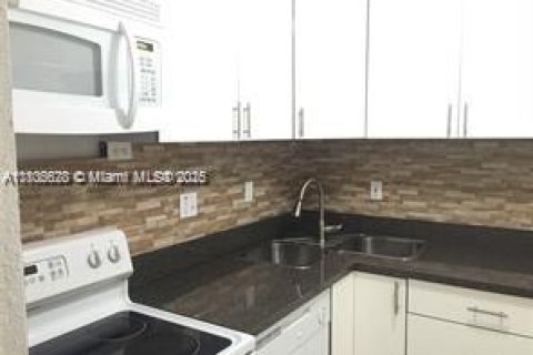 Condominio en venta en Miami, Florida, 2 dormitorios, 80.82 m2 № 1864784 - foto 1