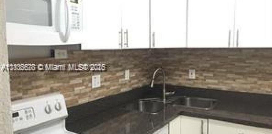 Condominio en Miami, Florida, 2 dormitorios № 1864784