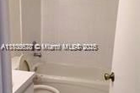 Condominio en venta en Miami, Florida, 2 dormitorios, 80.82 m2 № 1864784 - foto 14