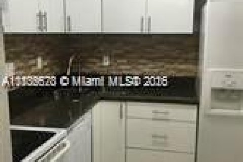 Condominio en venta en Miami, Florida, 2 dormitorios, 80.82 m2 № 1864784 - foto 2