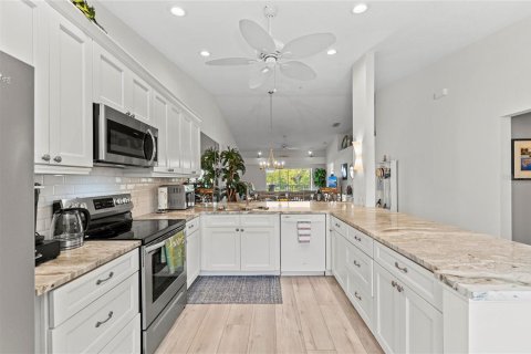 Condo in Sarasota, Florida, 2 bedrooms № 2100026 - photo 12
