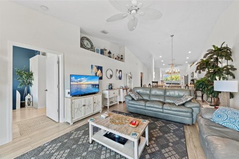 Condo in Sarasota, Florida, 2 bedrooms № 2100026 - photo 16