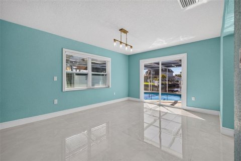 House in Tampa, Florida 3 bedrooms, 173.54 sq.m. № 2430680 - photo 16