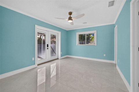 House in Tampa, Florida 3 bedrooms, 173.54 sq.m. № 2430680 - photo 8