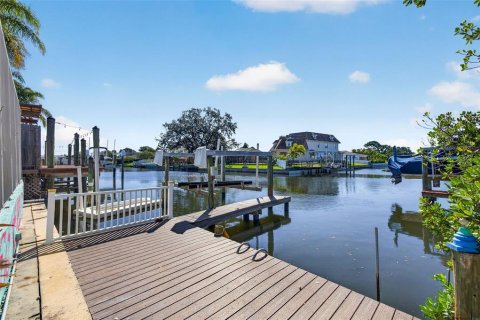 House in Tampa, Florida 3 bedrooms, 173.54 sq.m. № 2430680 - photo 4