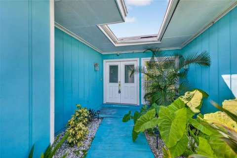House in Tampa, Florida 3 bedrooms, 173.54 sq.m. № 2430680 - photo 5