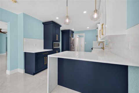 House in Tampa, Florida 3 bedrooms, 173.54 sq.m. № 2430680 - photo 26