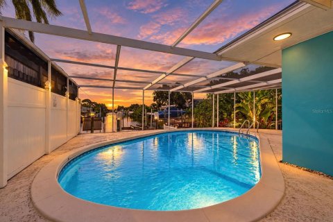 House in Tampa, Florida 3 bedrooms, 173.54 sq.m. № 2430680 - photo 3
