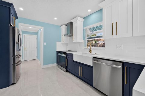 House in Tampa, Florida 3 bedrooms, 173.54 sq.m. № 2430680 - photo 21