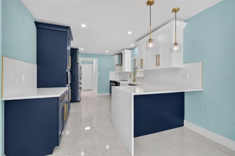 House in Tampa, Florida 3 bedrooms, 173.54 sq.m. № 2430680 - photo 25