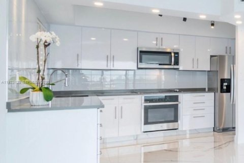 Condominio en alquiler en Bal Harbour, Florida, 2 dormitorios, 149.11 m2 № 1983553 - foto 6