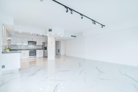 Condominio en alquiler en Bal Harbour, Florida, 2 dormitorios, 149.11 m2 № 1983553 - foto 12