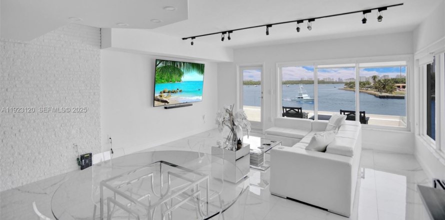 Condominio en Bal Harbour, Florida, 2 dormitorios № 1983553