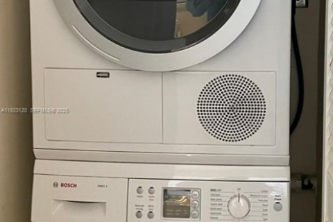 Condominio en alquiler en Bal Harbour, Florida, 2 dormitorios, 149.11 m2 № 1983553 - foto 13