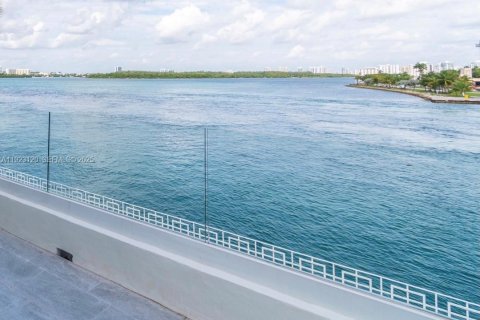 Condominio en alquiler en Bal Harbour, Florida, 2 dormitorios, 149.11 m2 № 1983553 - foto 5