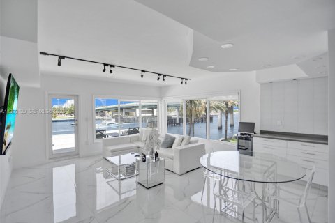 Condominio en alquiler en Bal Harbour, Florida, 2 dormitorios, 149.11 m2 № 1983553 - foto 4
