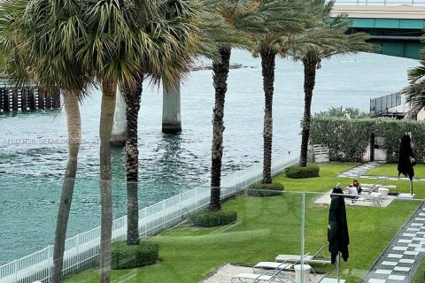 Condominio en alquiler en Bal Harbour, Florida, 2 dormitorios, 149.11 m2 № 1983553 - foto 15