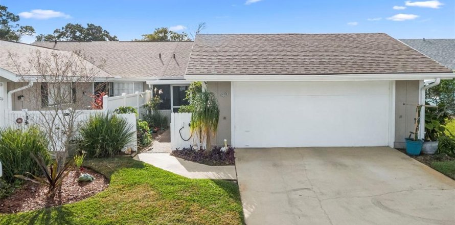Duplex in New Smyrna Beach, Florida 2 bedrooms, 115.38 sq.m. № 2216318