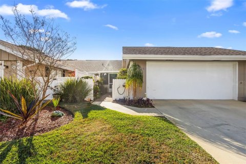 Duplex in New Smyrna Beach, Florida 2 bedrooms, 115.38 sq.m. № 2216318 - photo 5