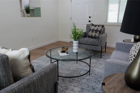 House in Saint Petersburg, Florida 3 bedrooms, 131.36 sq.m. № 1816867 - photo 15