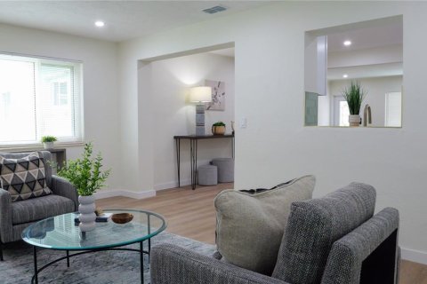 House in Saint Petersburg, Florida 3 bedrooms, 131.36 sq.m. № 1816867 - photo 11