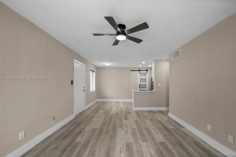 Copropriété à louer à Palmetto Bay, Floride: 1 chambre, 52.03 m2 № 2010910 - photo 8