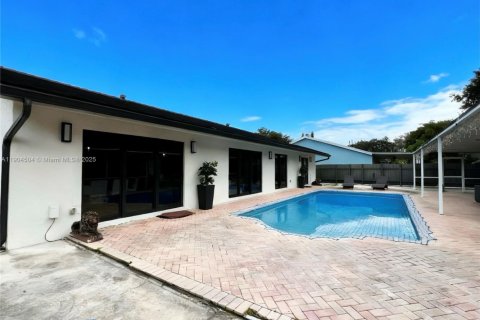 House in Miami, Florida 4 bedrooms, 185.15 sq.m. № 1955226 - photo 7