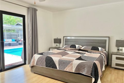 House in Miami, Florida 4 bedrooms, 185.15 sq.m. № 1955226 - photo 27