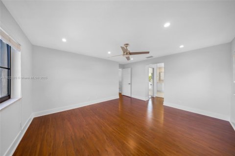 House in Weston, Florida 5 bedrooms, 230.4 sq.m. № 1785881 - photo 24