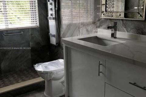 House in Weston, Florida 5 bedrooms, 230.4 sq.m. № 1785881 - photo 5