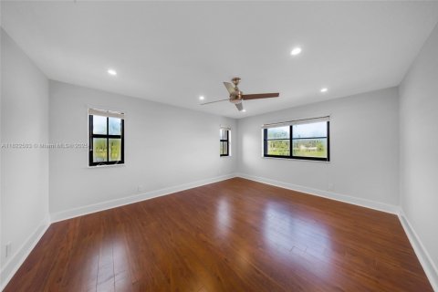 House in Weston, Florida 5 bedrooms, 230.4 sq.m. № 1785881 - photo 26